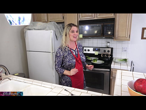 ❤️ Ibu tiri memerah susu dia di dapur sebelum kencannya ❤️ Porno di id.bassaniluigi.ru ️